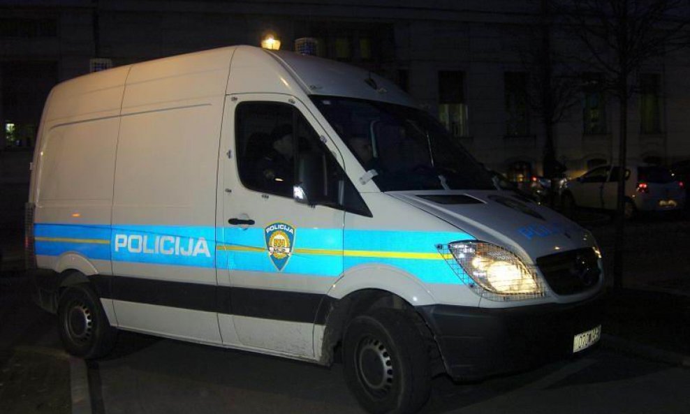 policija