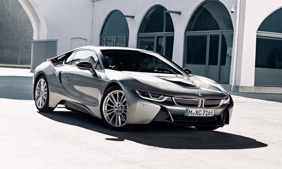 Legendarni hibridni sportaša BMW i8 Coupé i Roadster se prestaju proizvoditi u travnju ove godine