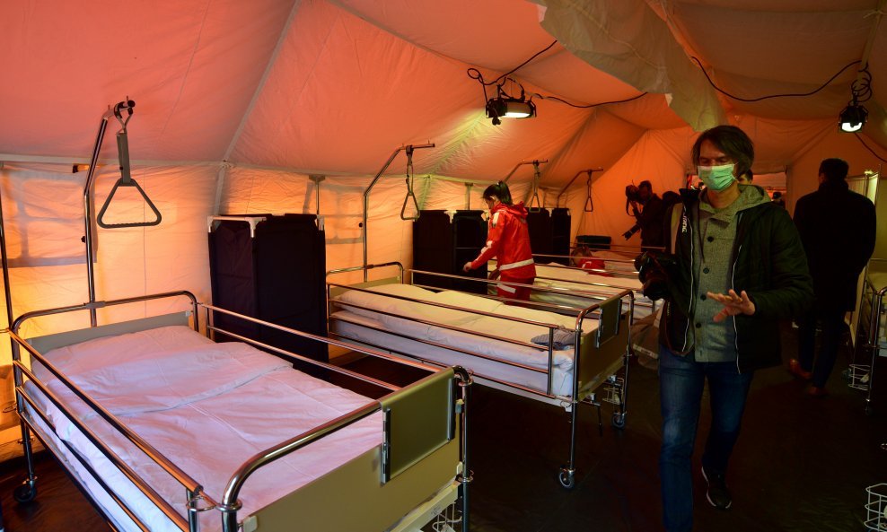 Postavljena mobilna vojna bolnica u Ljubljani