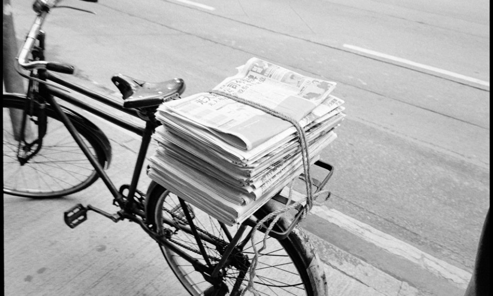 bicikl s novinama