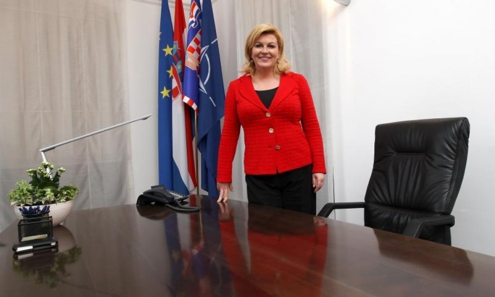 Kolinda Grabar Kitarović u svom privremenom Uredu u Vukovaru