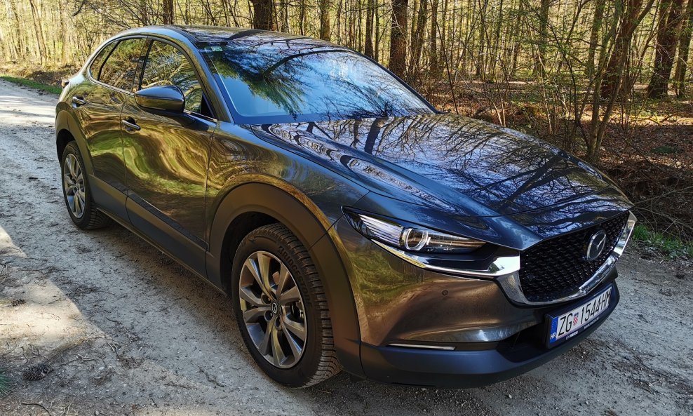 Mazda CX-30 Skyactiv-X AWD AT GT Plus/Safety/Sound/Luxury je top-verzija ovog modela, a smiješi joj se i laskavi naslov