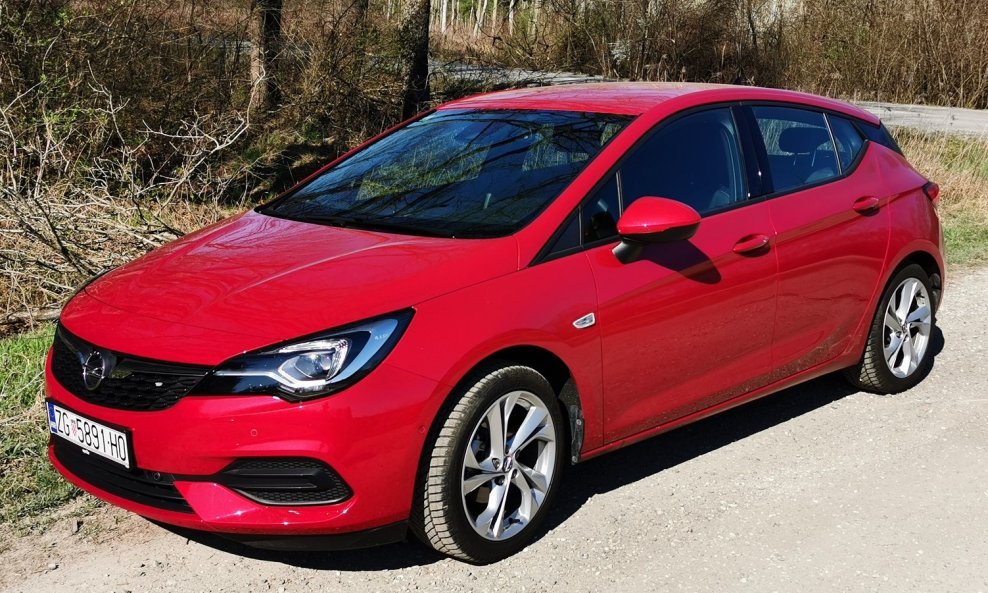 Opel Astra GS Line 1.2 sa 130 KS i sa 6-brzinskim ručnim mjenjačem izvrsna je kombinacija