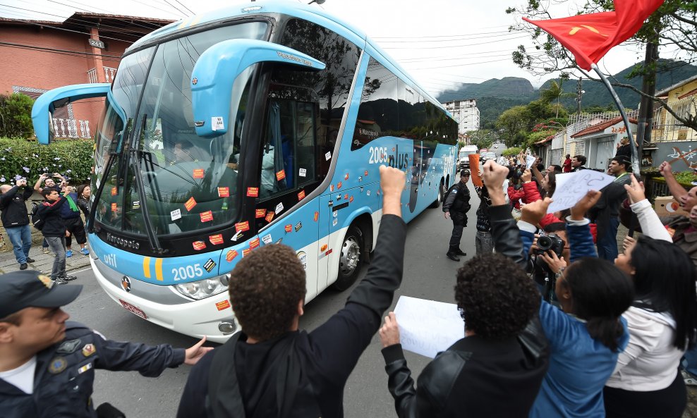 Brazilsku reprezentaciju su dočekali prosvjednici