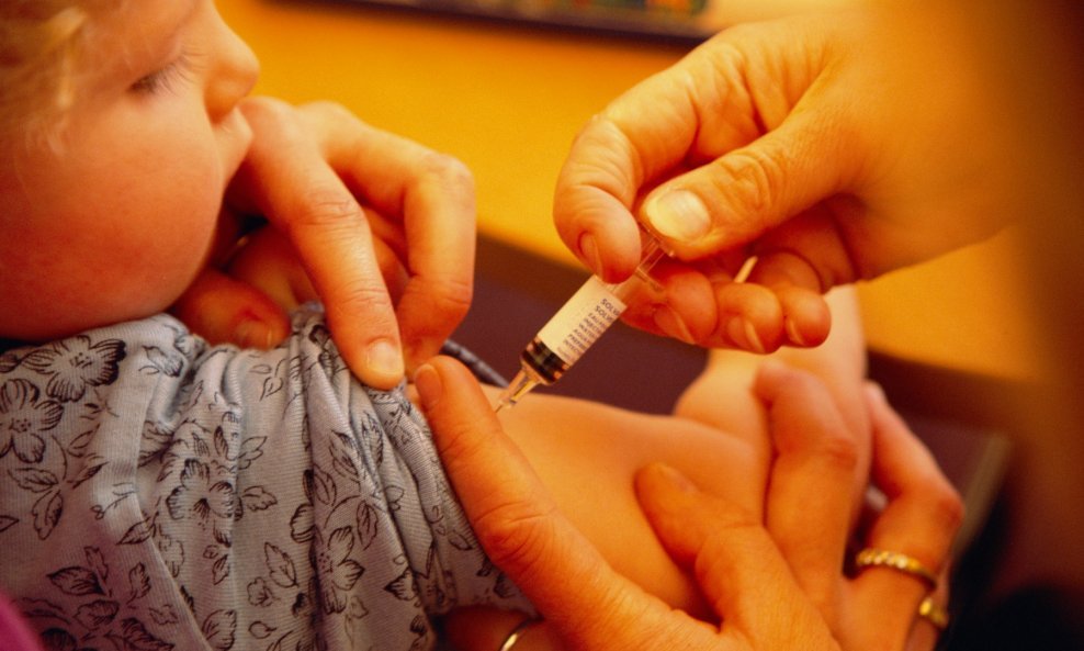 MMR je kombinirano cjepivo koje štiti od ospica, zaušnjaka i rubeole