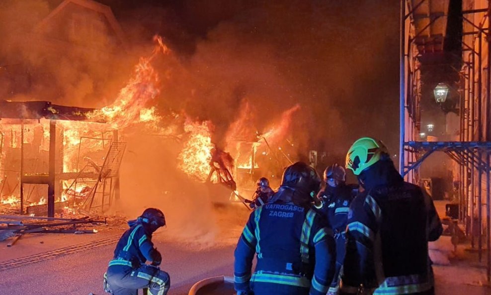 Zagrebački vatrogasci na Opatovini gase požar
