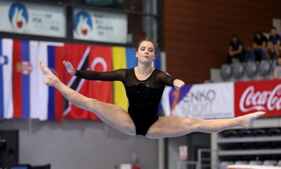 Ana Đerek gimnastika