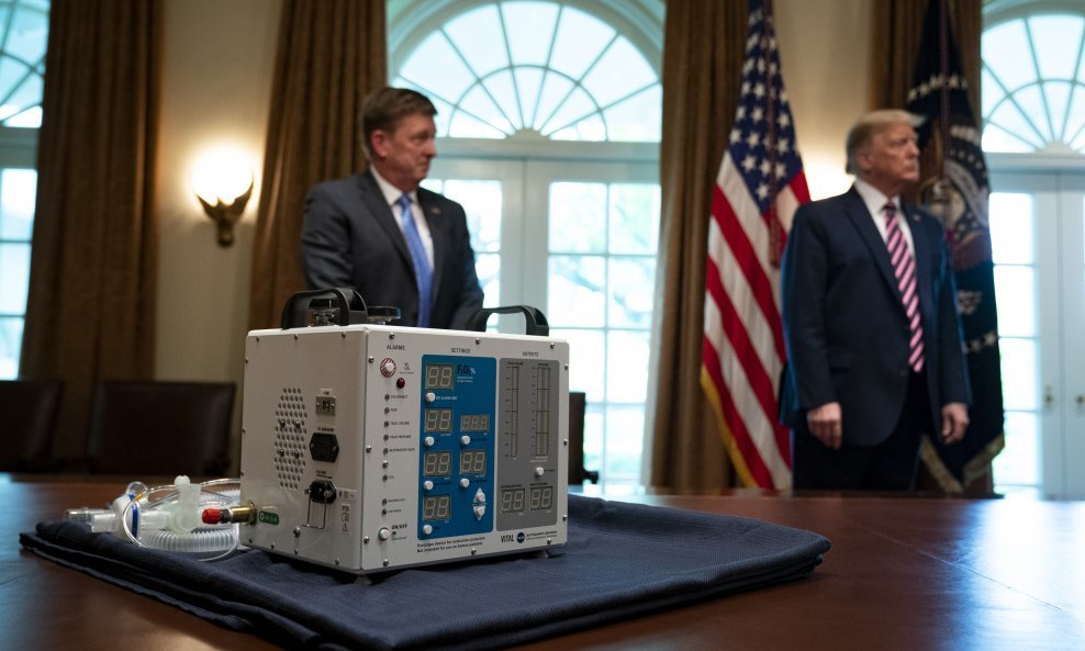 Donald Trump, predstavljanje NASA respiratora VITAL