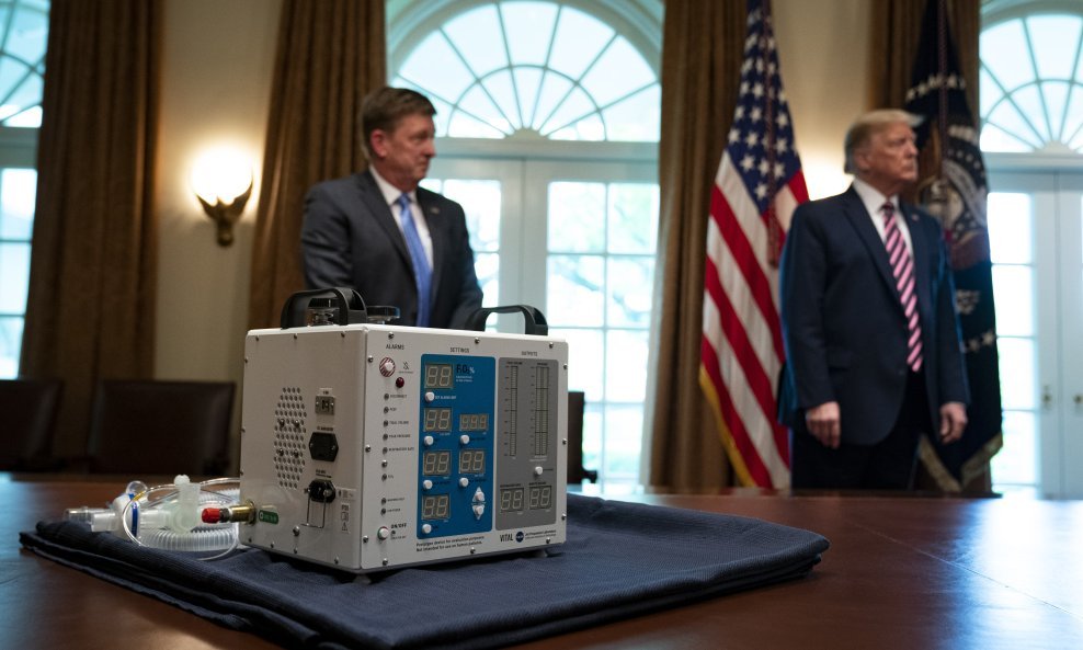 Donald Trump, predstavljanje NASA respiratora VITAL