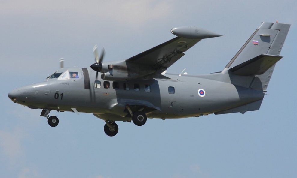 Slovenska vojska u svom sastavu ima mali transportni avion L-410UVP-E Turbolet