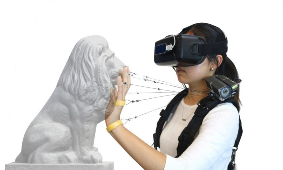 Novi VR uređaj simulira osjet dodira zahvaljujući žicama pričvršćenim na ruke