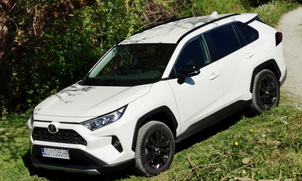 Toyota RAV4 Elegant AWD 2.0 VVT-iE Direct Shift-CVT bio je naš ovotjedni automobil na testu