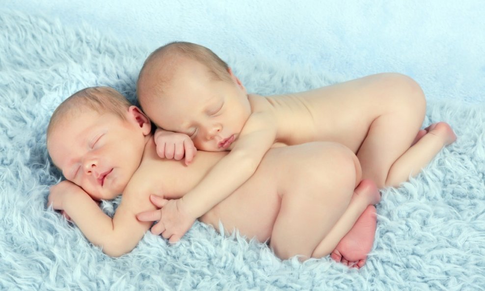 blizanke blizanci bebe djeca