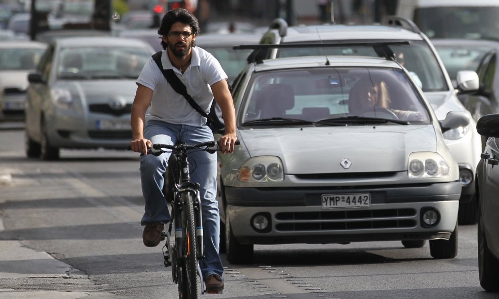 U doba pandemije koronavirusa osobni automobili i bicikli su najveći dobitnici