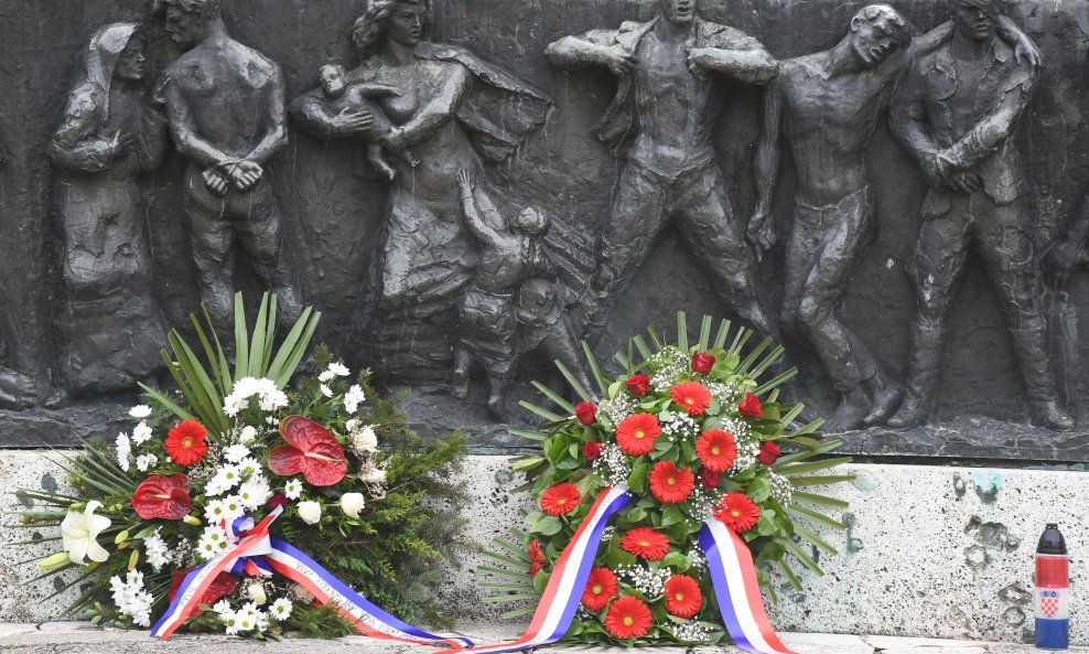 Spomenik antifašističkim borcima u Sisku - ilustracija