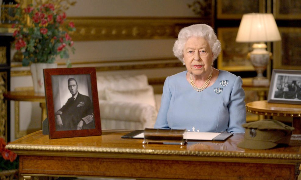Kraljica Elizabeza II. održala je govor uz sliku svog oca, kralja Georga IV.
