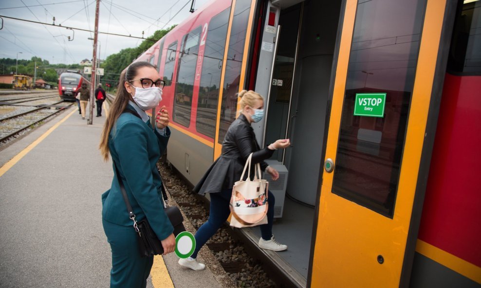 U Sloveniji je s radom započeo javni prijevoz