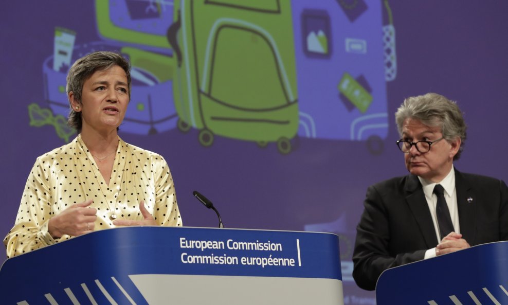 Izvršna potpredsjednica EK Margrethe Vestager i povjerenik Thierry Breton