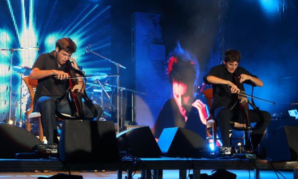 2cellos