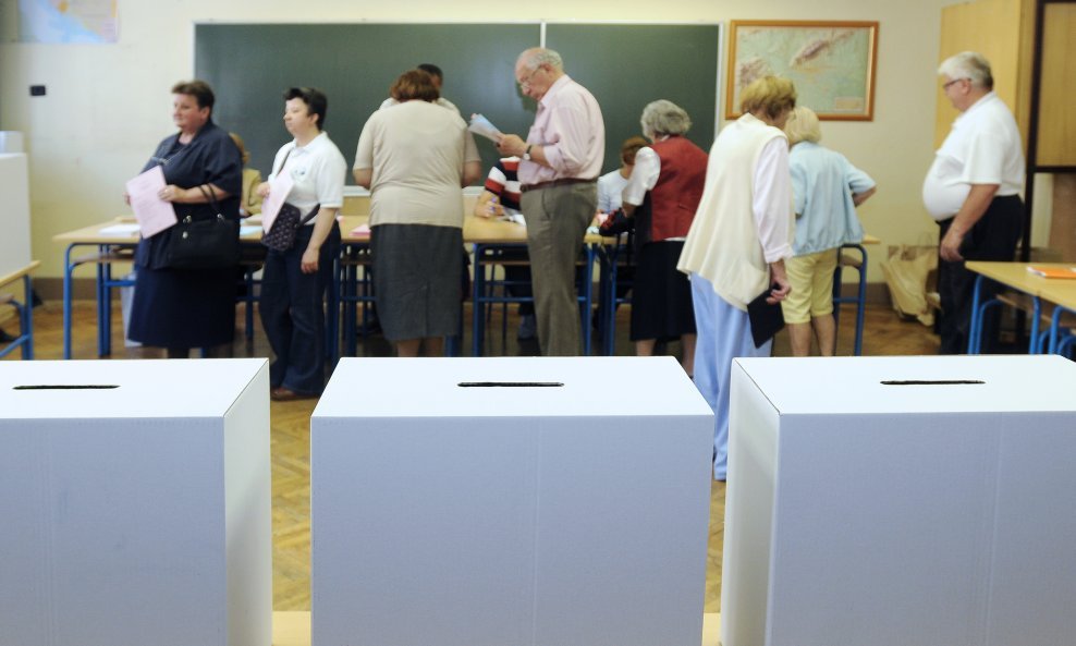 izbori glasanje glasačke kutije