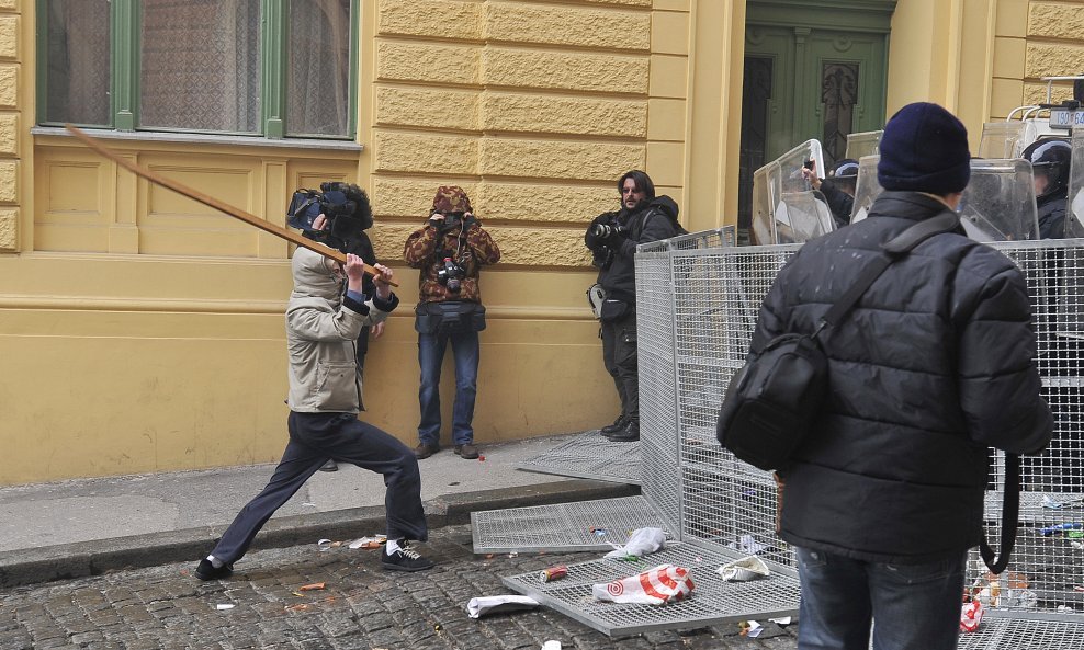 Sukob policije i prosvjednika (10)