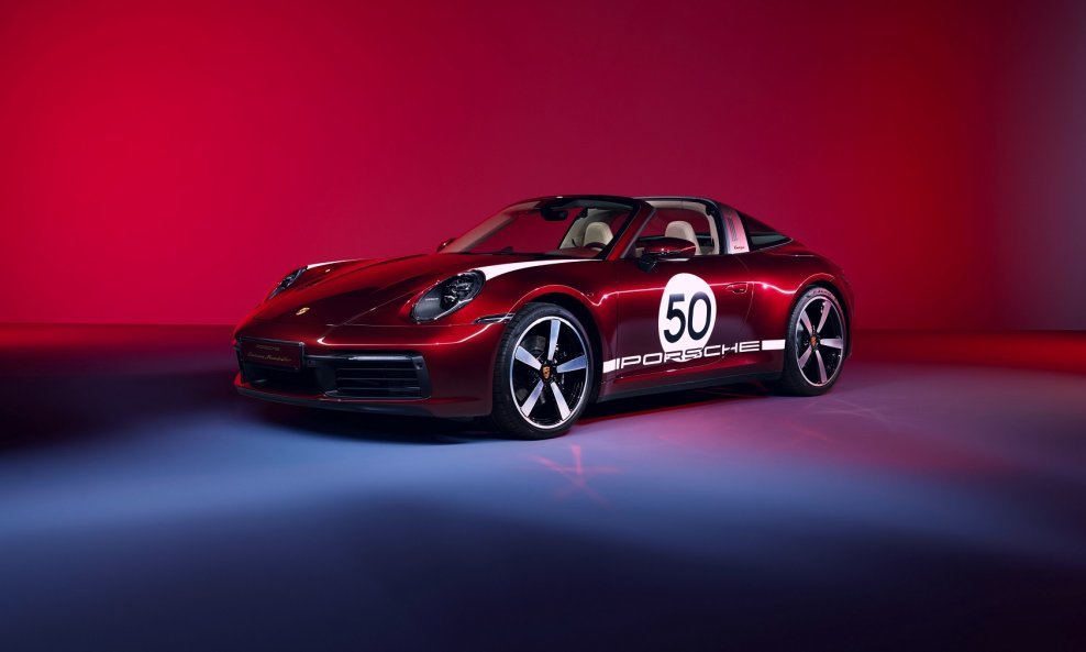 Porsche 911 Targa 4S Heritage Design Edition je ograničeno izdanje u 922 primjeraka, koji odgovaraju internom kôdu serije modela