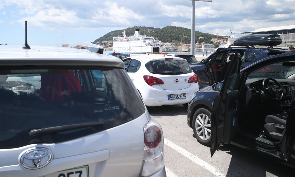 Rijetki turisti iz Njemačke proteklog su vikenda čekali trajekte na Jadranu