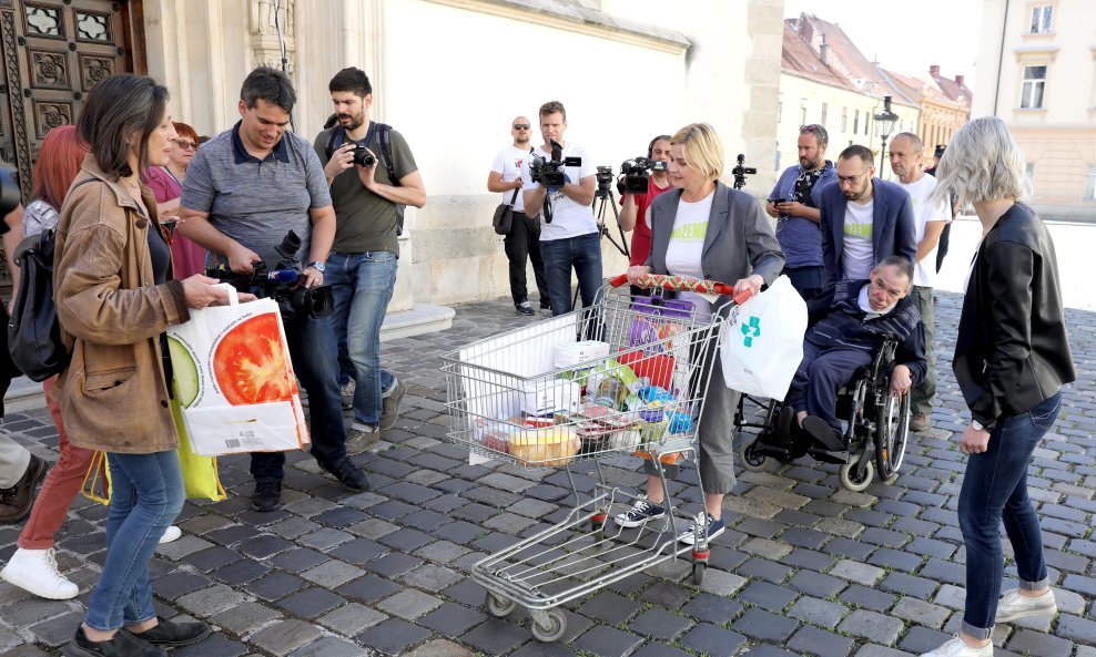 Platforma Možemo održala je konferenciju za novinare ispred Banskih dvora