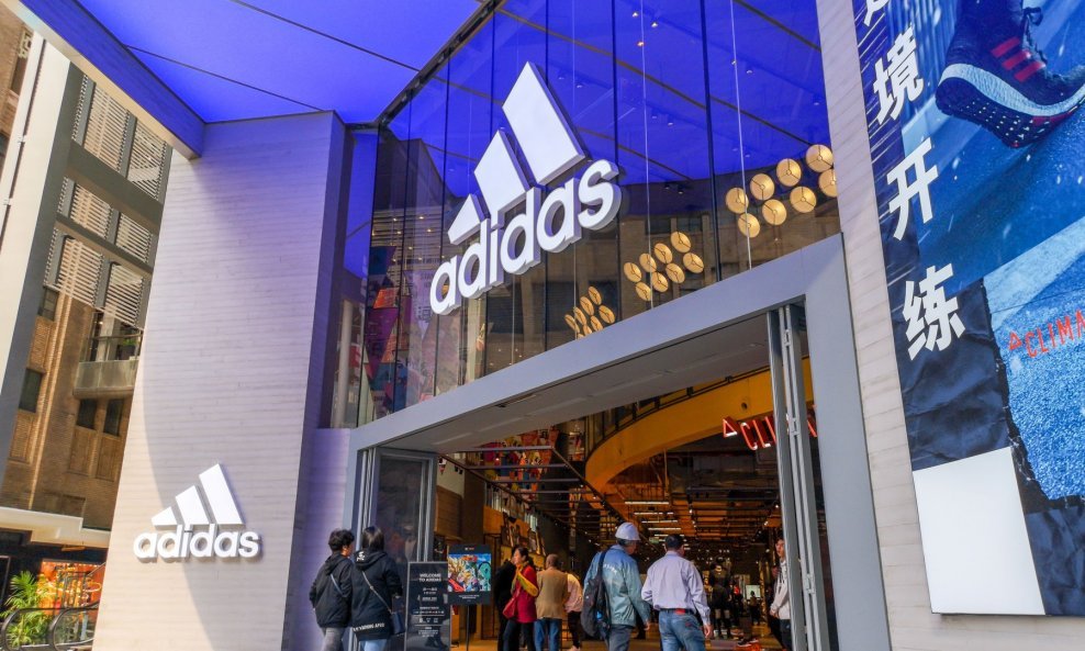 Prodajni centar Adidasa u Šangaju