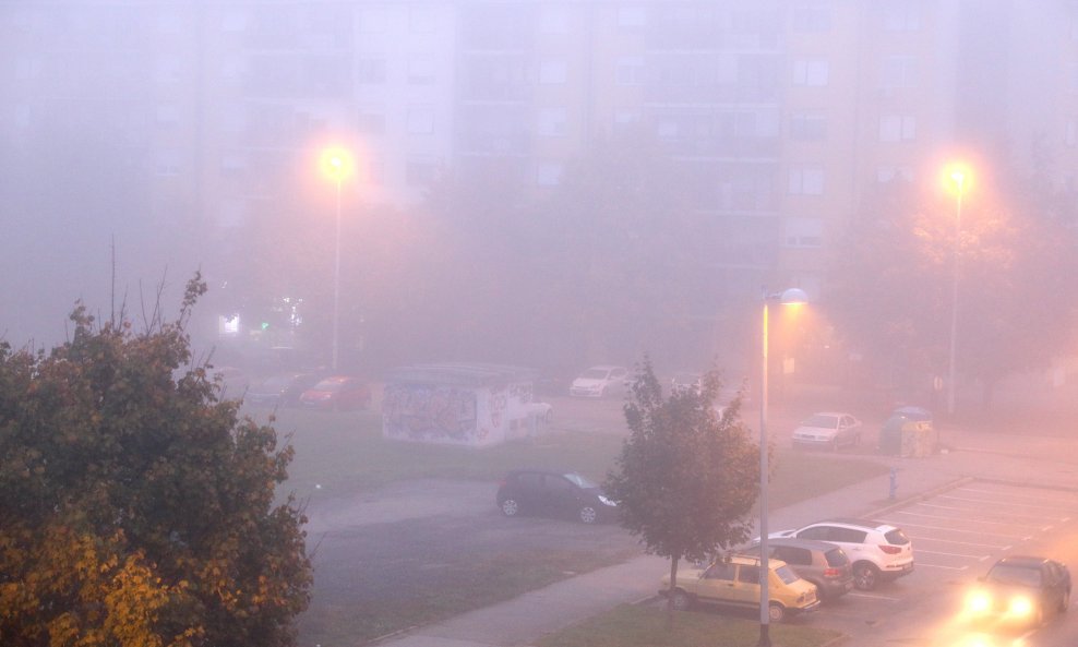 Maglovito zagrebačko jutro