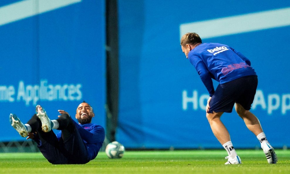 Arturo Vidal i Ivan Rakitić (desno)