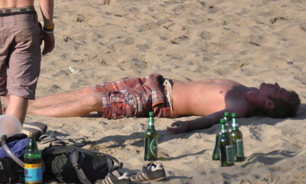 pijanstvo plaža alkohol plaža