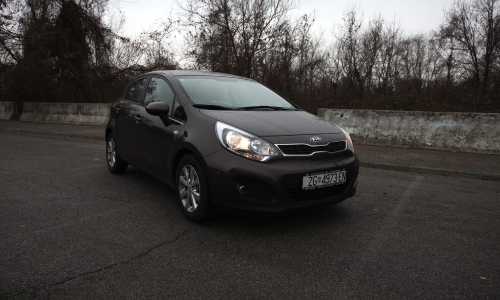 KIA Rio 01