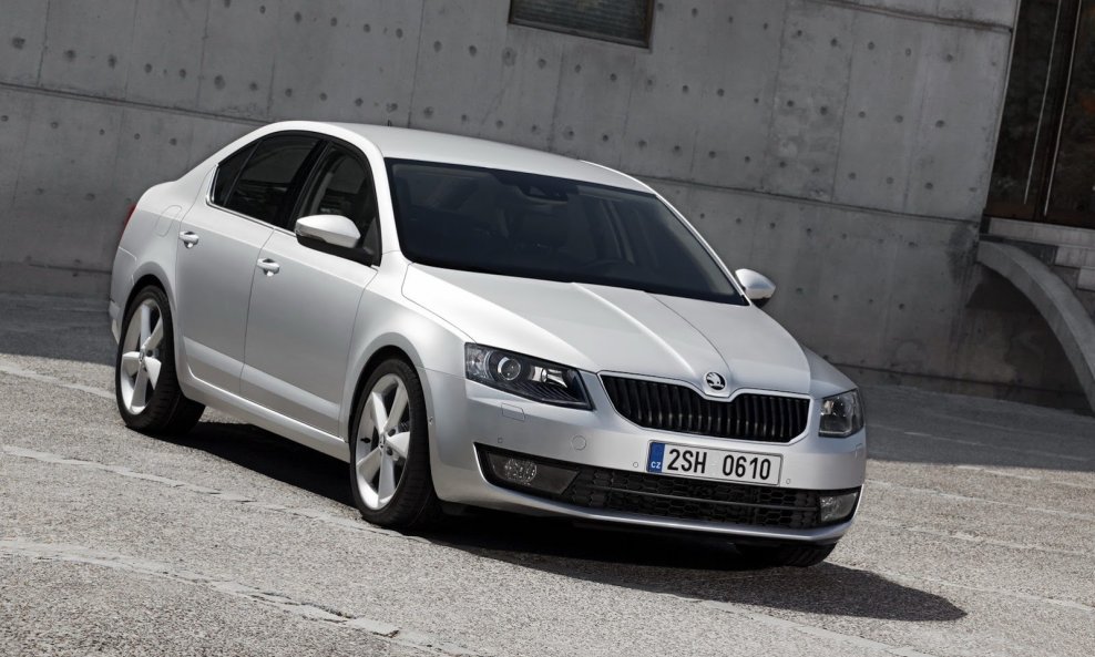 2013-Skoda-Octavia-III-2[2]