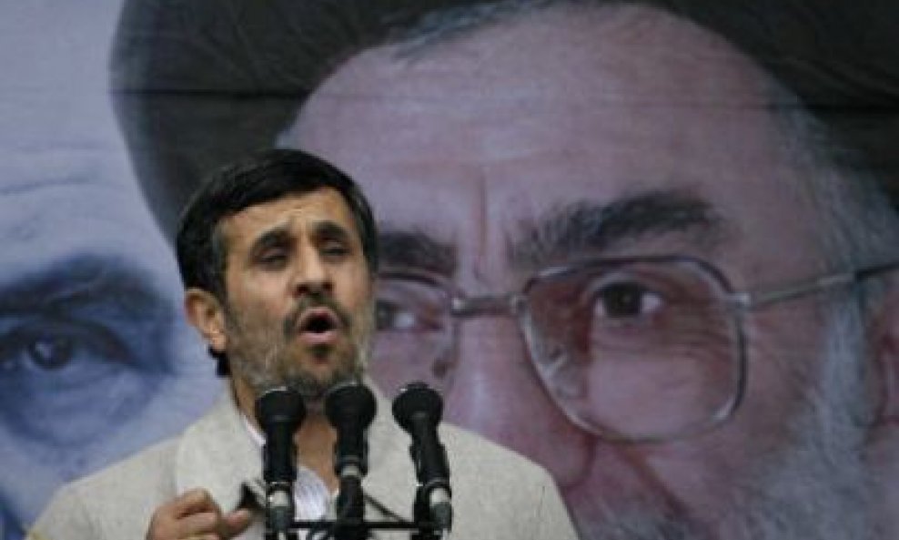 Mahmud Ahmadinedžad i Ali Hamnei, Iran