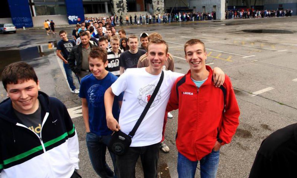 Navijači u redu za ulaznice Dinamo - Helsinki 5