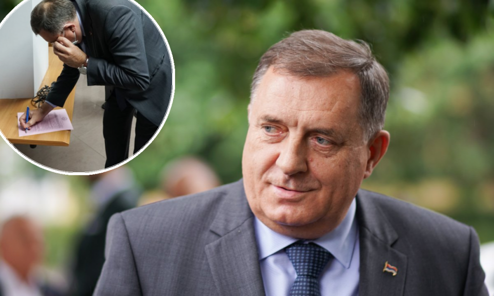 Na fotografiji u krugu vidi se kako Dodik zaokružuje prvu listu s popisa - 'Aleksandar Vučić: Za našu djecu'