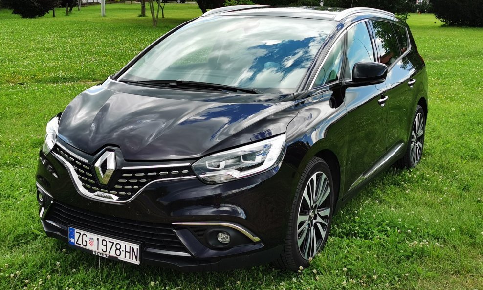 Renault Grand Scénic Initiale Paris Blue dCi 150 EDC još se uvijek doima dizajnerski zanimljivim, iako je na tržištu sada već četiri godine