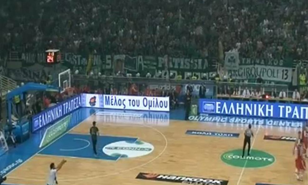 Teodosić gađa navijače Panathinaikosa