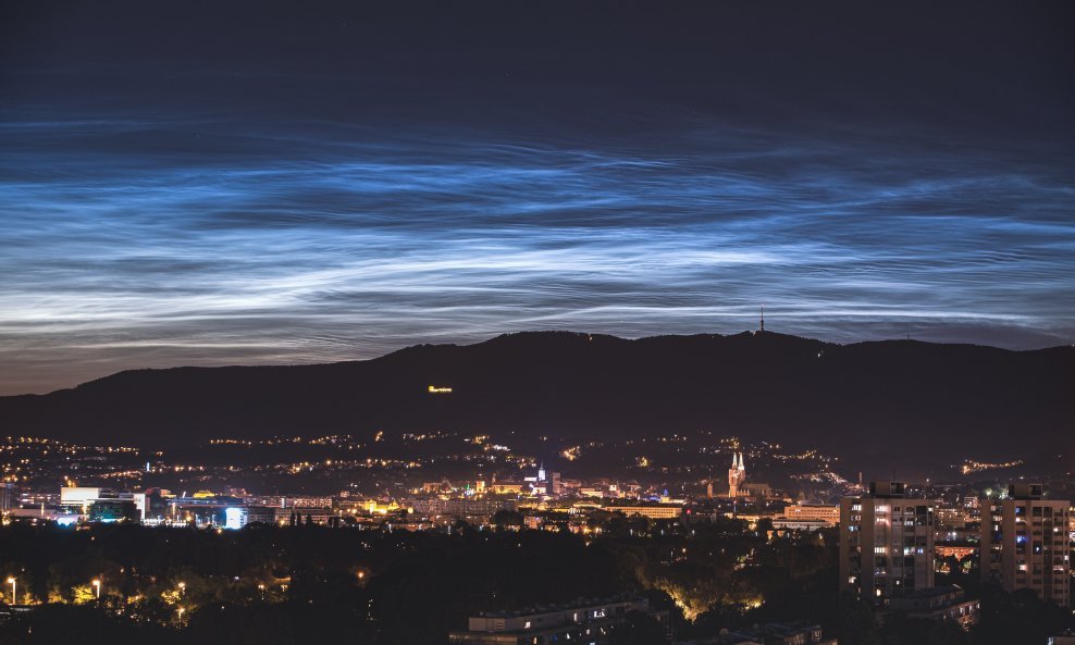 Svjetleći oblaci iznad Zagreba