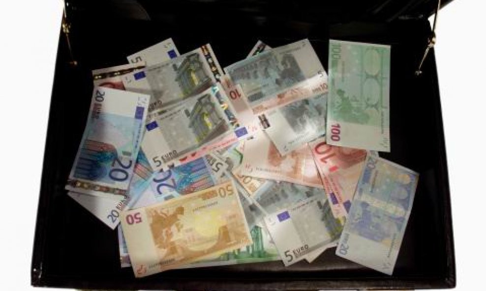 euri euro kovčeg s eurima novac