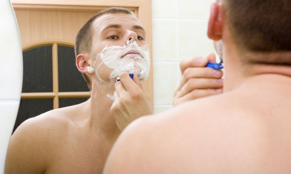 muška njega brijanje