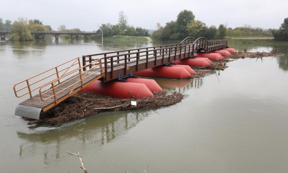 Karlovac se priprema za obranu od poplava zbog visokih vodostaja Kupe i Korane (2)