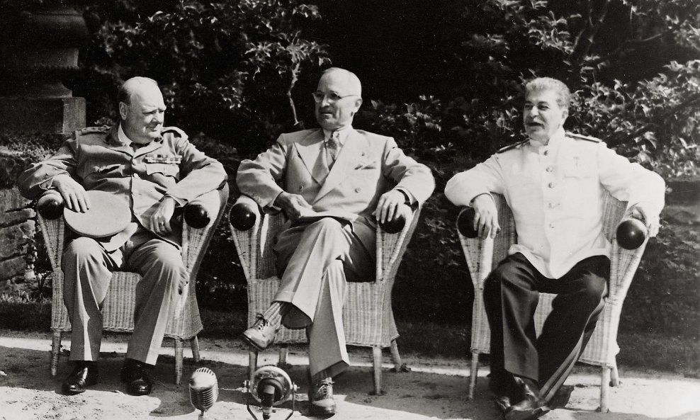 Winston Churchill, Harry S. Truman i Josif Visarionovič Staljin u Potsdamu 1945.