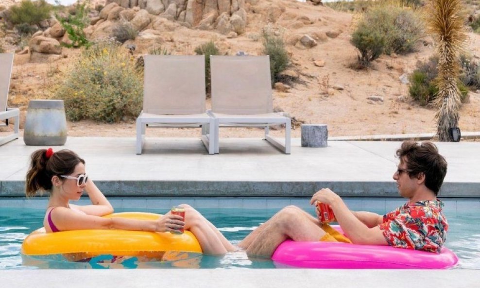 Andy Samberg i Cristin Milioti u filmu 'Palm Springs'