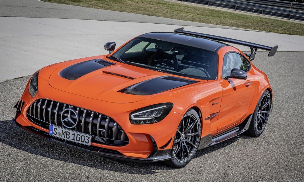 Mercedes-AMG GT Black Series u ekskluzivnoj AMG Magma Beam boji karoserije