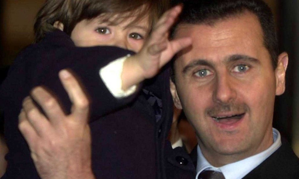 Bašar al-Asad i njegov tada 2-godišnji sin Hafez u Istanbulu 2004.