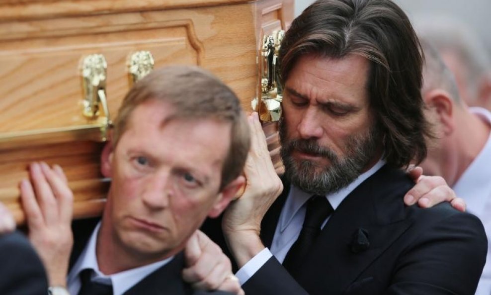 Jim Carrey na pogrebu nosio lijes Cathrione White (7)