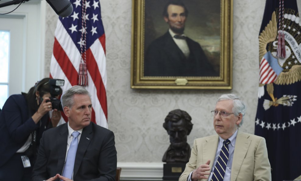 Kevin McCarthy i Mitch McConnell