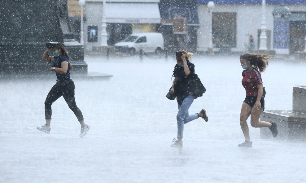 Ljetni pljusak u Zagrebu